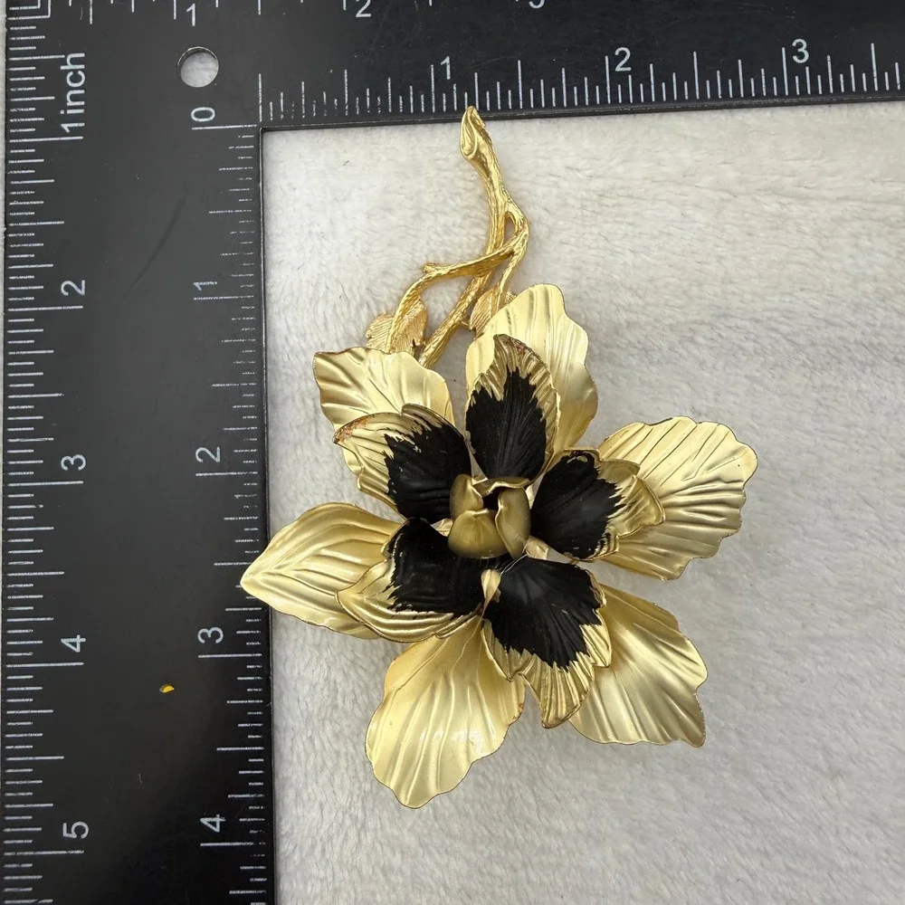 Vintage Hedy Flower Brooch Gold Black Enamel Textured Floral Pin READ